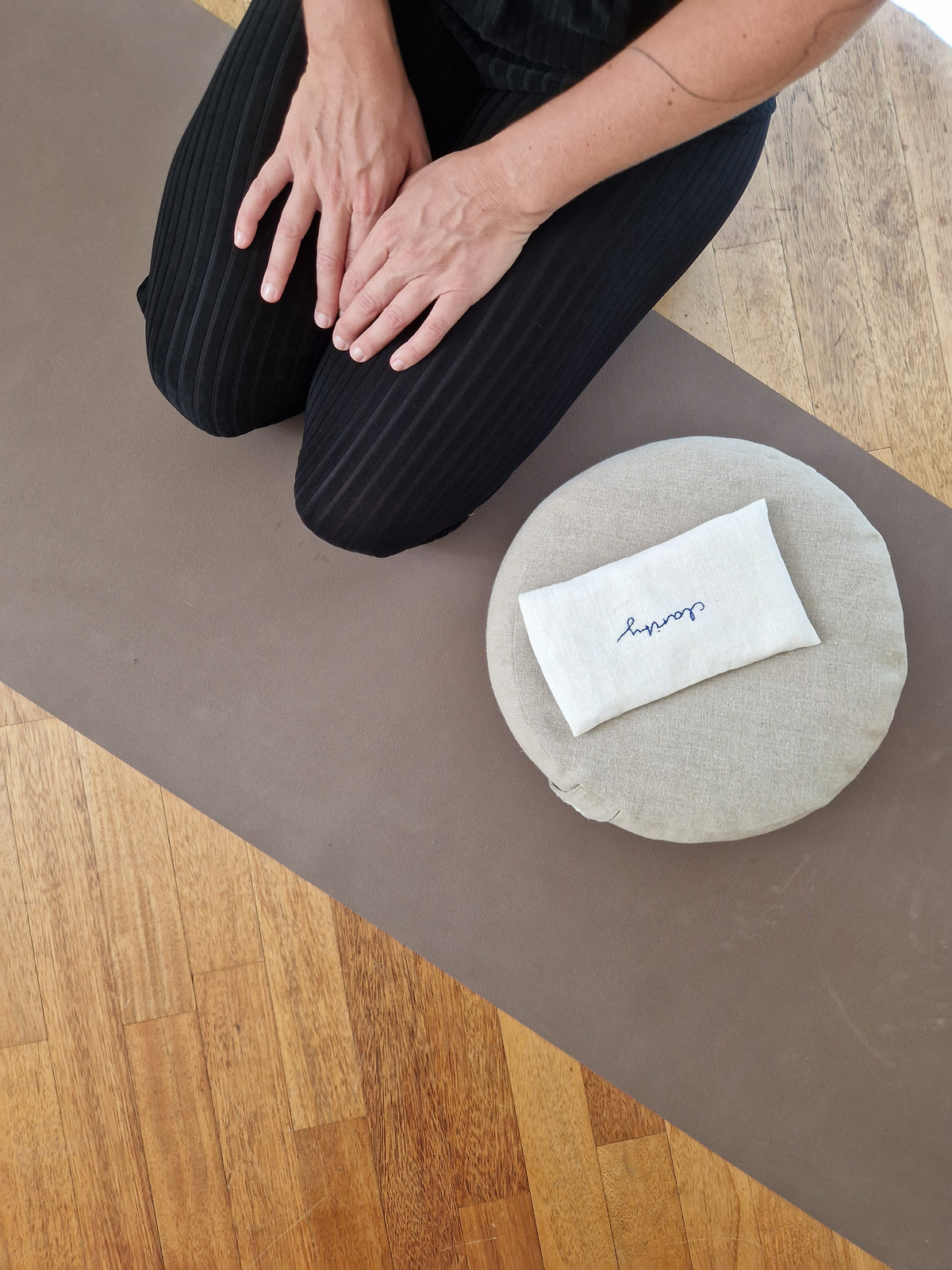 Round Meditation Cushion – Linen Natural