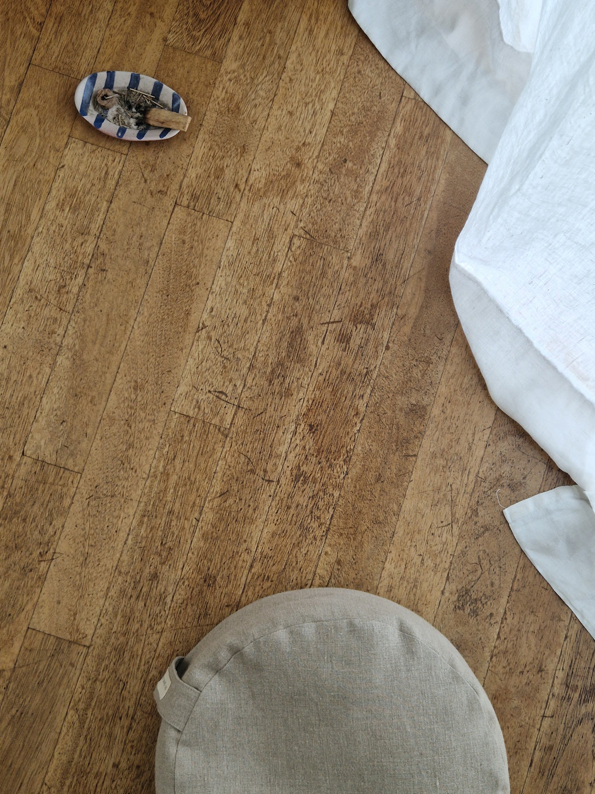 Round Meditation Cushion – Linen Natural